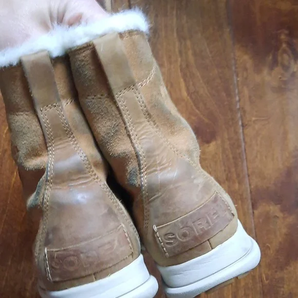 Waterproof Sorel boots size 7.5 - Picture 4 of 7